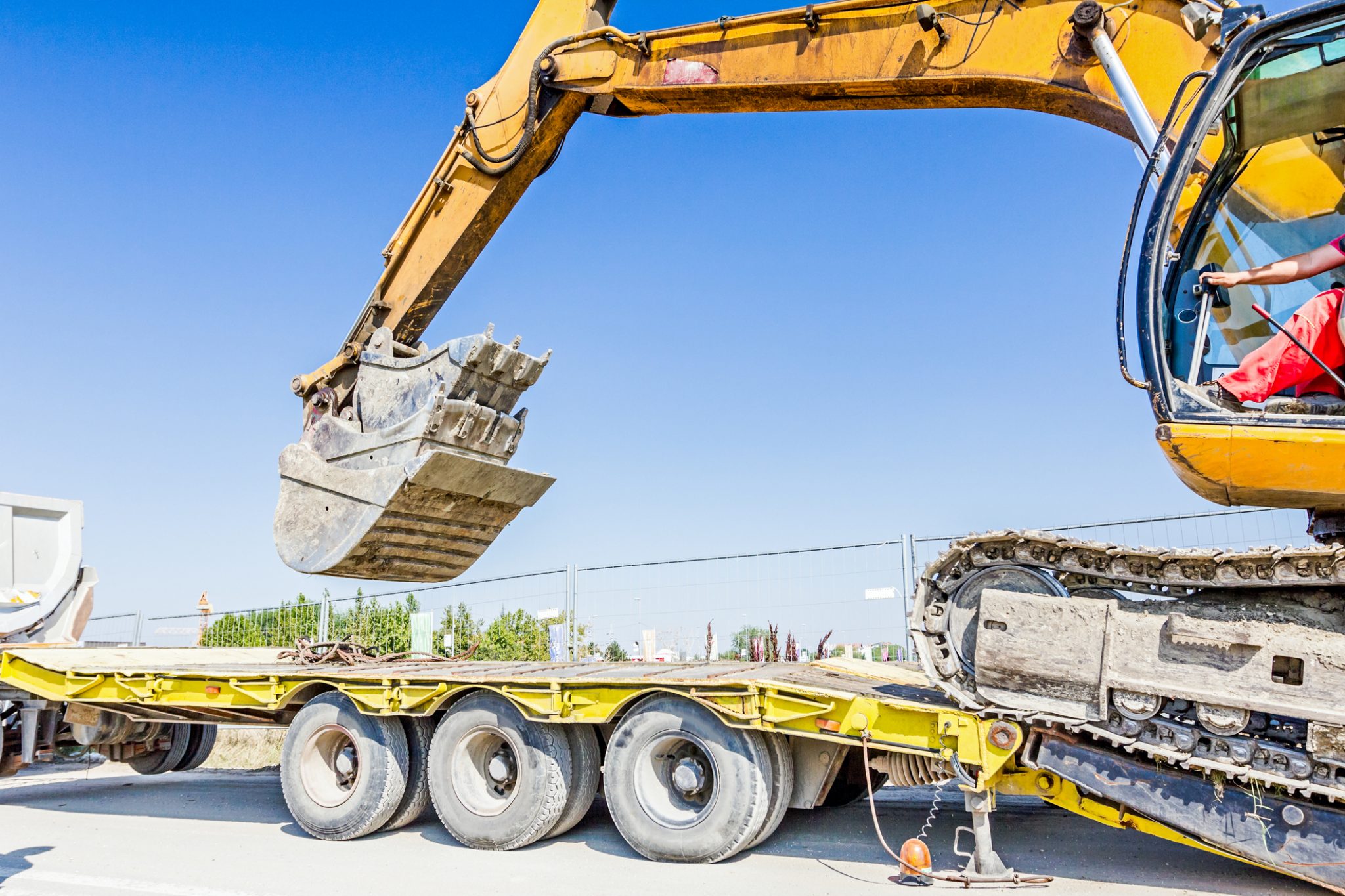 ATTACHMENT DETAILS  Digger-mounts-specialist-service-low-loader